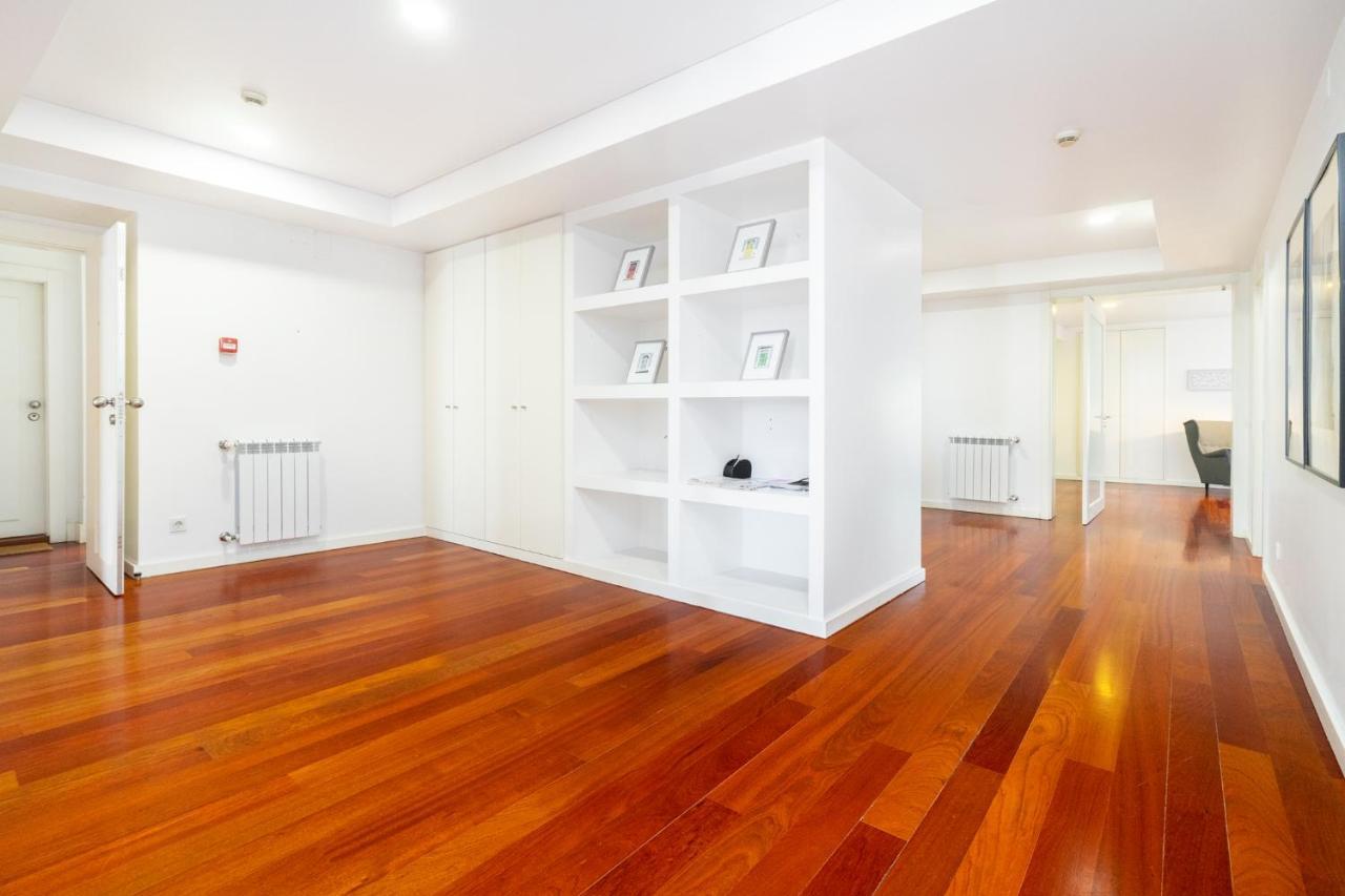 Whome | Luxury Chiado Prime Apartment Lisbon Bagian luar foto