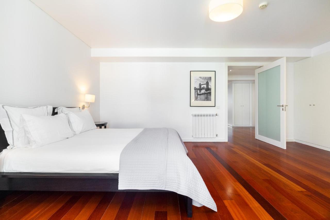 Whome | Luxury Chiado Prime Apartment Lisbon Bagian luar foto