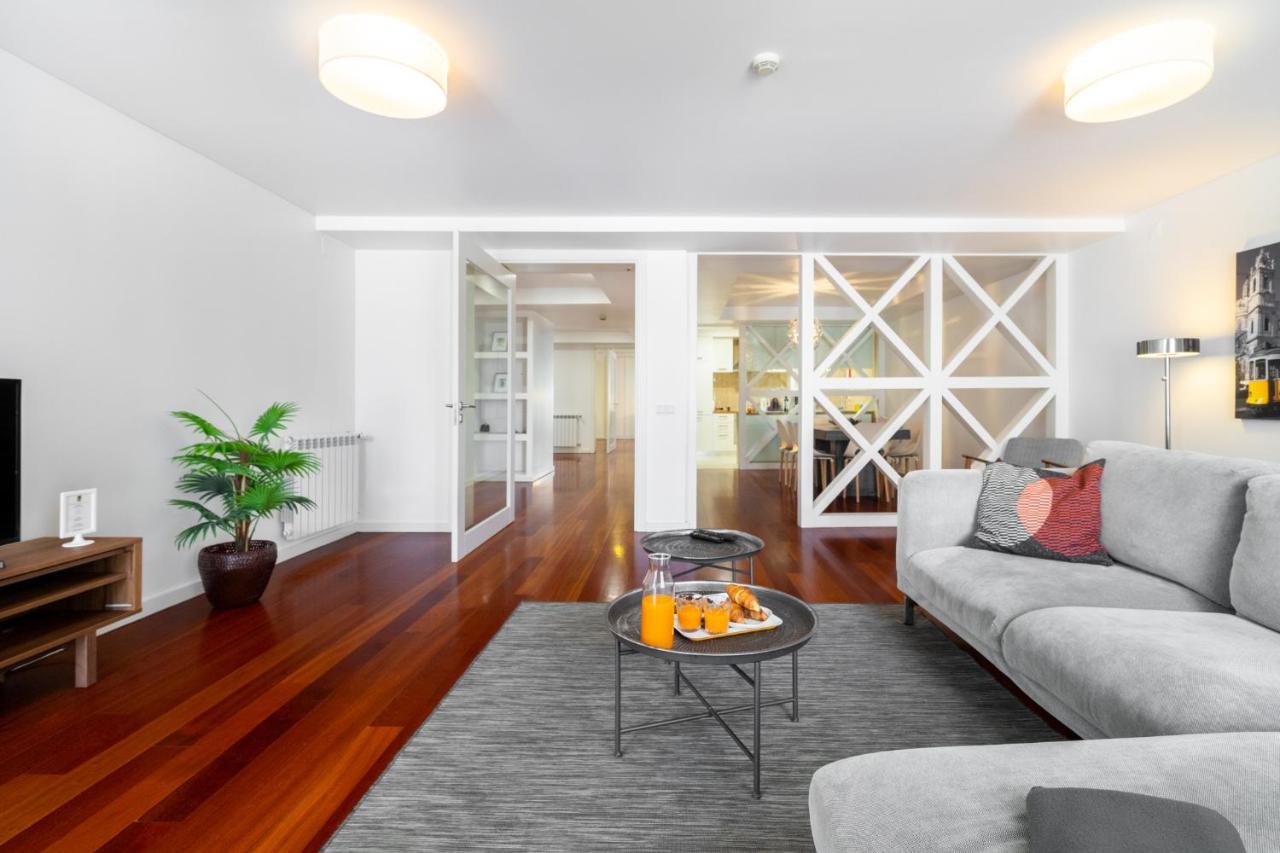 Whome | Luxury Chiado Prime Apartment Lisbon Bagian luar foto